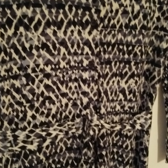 Lily Collard Dress. Stunning Geometric Design. - Picture 3 of 3